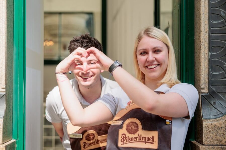 Prague: Beer Pouring Class at Pilsner Urquell Experience - Mastering Hladinka, Šnyt, and Mlíko Without Overthinking It