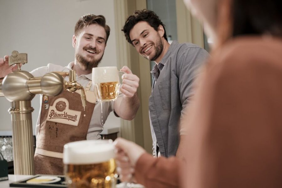 Prague: Beer Pouring Class at Pilsner Urquell Experience - How You Learn to Spot a Bad Pour (and Fix It)