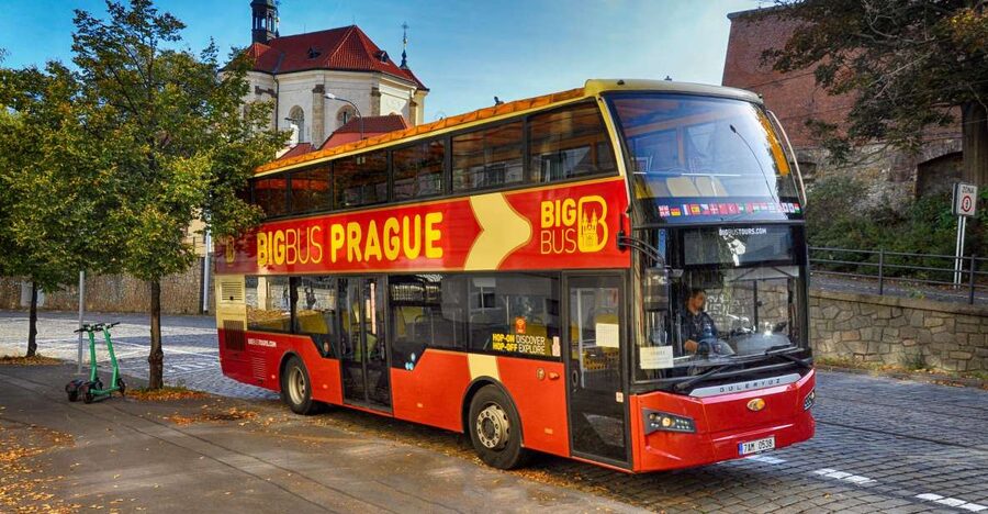 Prague: Big Bus Hop-on Hop-off, Castle Tour and River Cruise - Old Town and the “wow factor” stops you should plan around