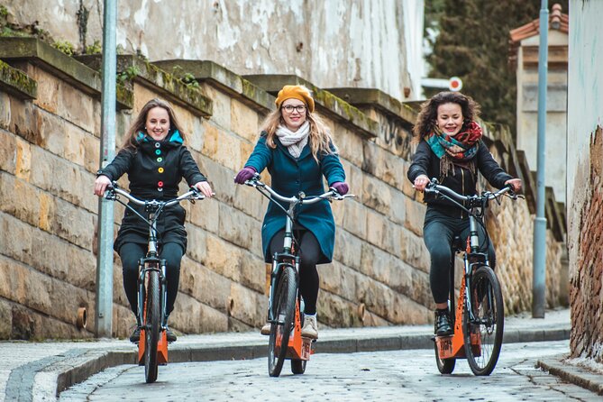 Prague Bike Tour - Charles Bridge photos without spending your whole day there