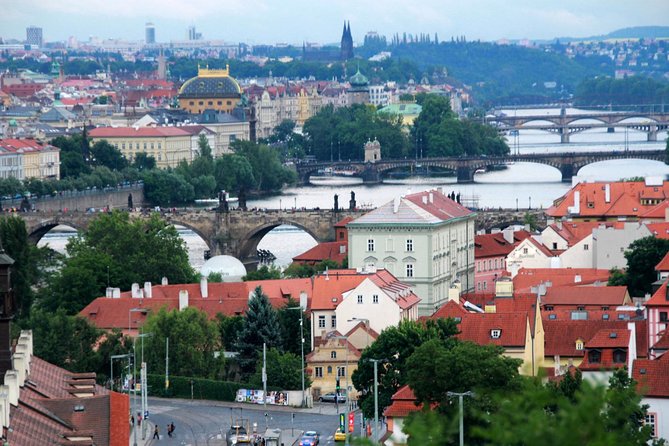 Prague Bike Tour - Stunning Viewpoints, Castle, City & Park - Getting Started At Old Town Square And Praha Bike