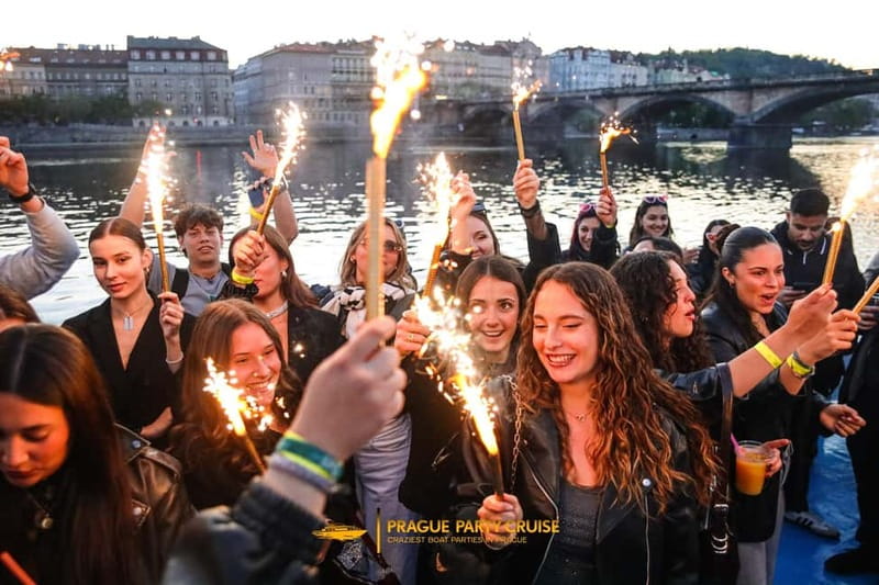 Prague : Boat Party with Afterparty at EPIC - Smart tips to make your night easier (and better photos)