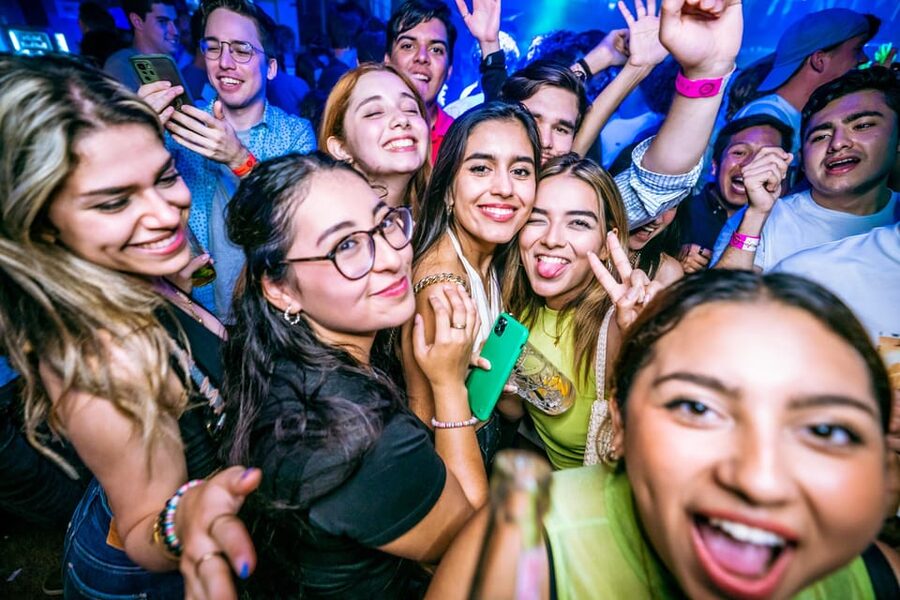 Prague: Boat Party with Unlimited Drinks & After Party Entry - The vibe: a sightseeing cruise that keeps the volume up