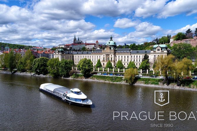 Prague Boats 2-hour Lunch Cruise - Your Lunch Buffet: What to Expect From the Meal