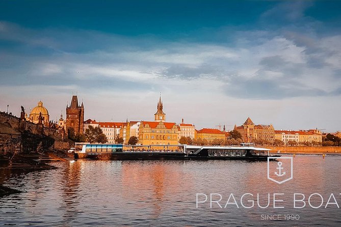 Prague Boats 3-hour Dinner Cruise - Meeting at Dvořákovo nábř. 901/6, and what to expect before 7:00 pm