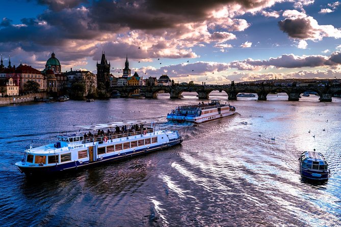 PRAGUE BOATS: 50-Minute Sightseeing Cruise - Audio guide and Wi-Fi: easy facts, not an in-depth lecture