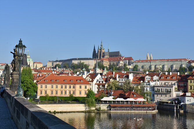 Prague Castle: Admission Ticket With Bus Transfer And Audioguide - The on-site flow: big landmarks, self-paced breathing room