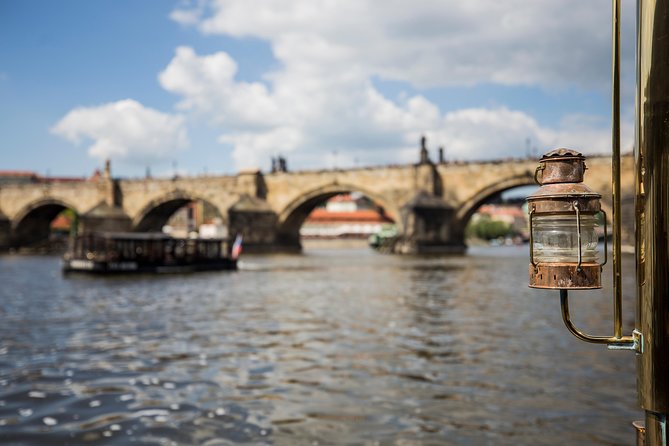 Prague Castle and Canal River Boat Tour - Why this Old Town to Prague Castle day works so well