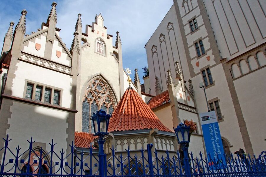 Prague: Castle and Jewish Quarter Tour - The best part of Prague Castle and Jewish Quarter in 4 hours