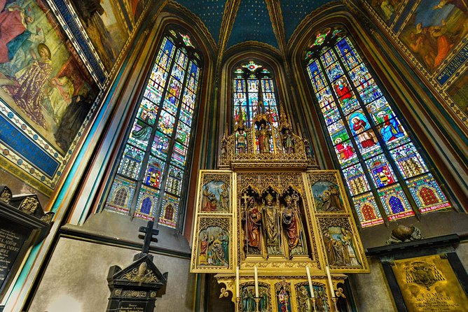 Prague Castle and Lobkowicz Palace entrance tickets - Prague Castle access: St. Vitus Cathedral and St. George’s Basilica