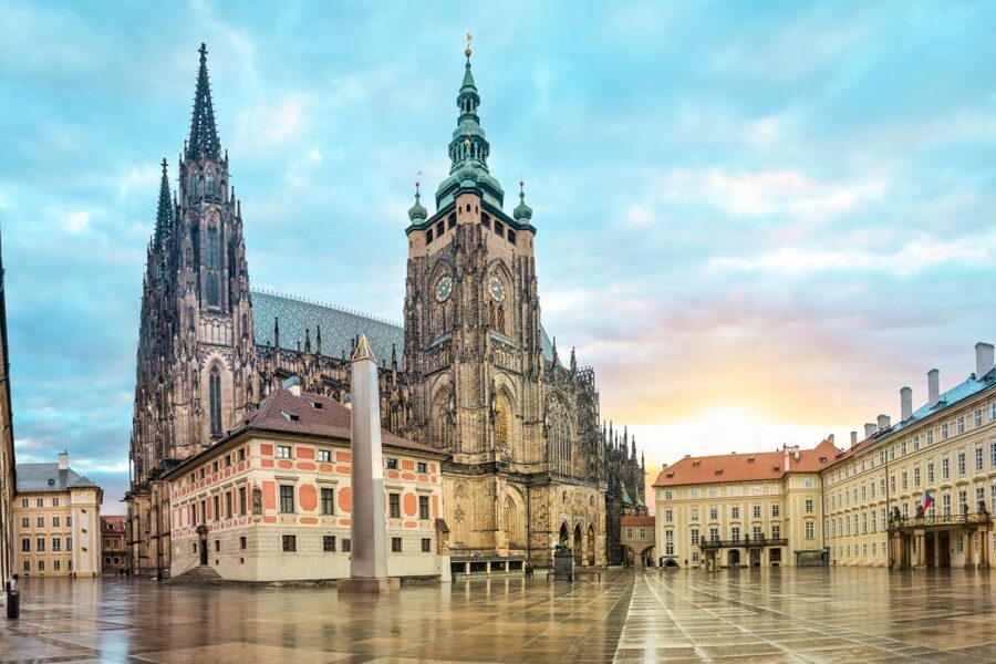 Prague Castle & Castle District: 2-Hour Guided Tour - Prague Castle in 2 hours: what you can realistically see