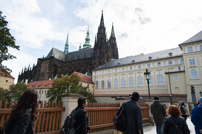 Prague: Castle Entry Ticket with Guide and River Cruise - The Old Royal Palace closure window, and what it means for you