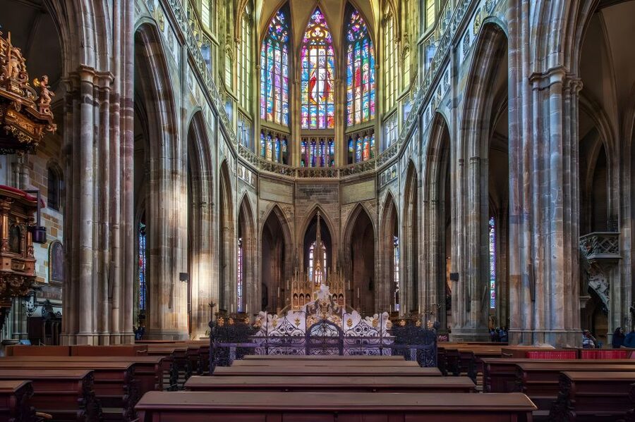 Prague Castle: Royal Palace, Cathedral, and Golden Lane Tour - Which Guide Style Works Best for You