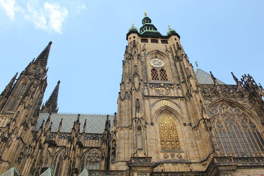 Prague Castle: Small-Group Tour with a local guide - Meeting at Hradčany Square, then moving before the crowds bite