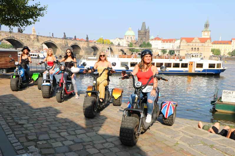 Prague: Castle Viewpoints & Charles Bridge Trike Tour - Key things to know before you ride