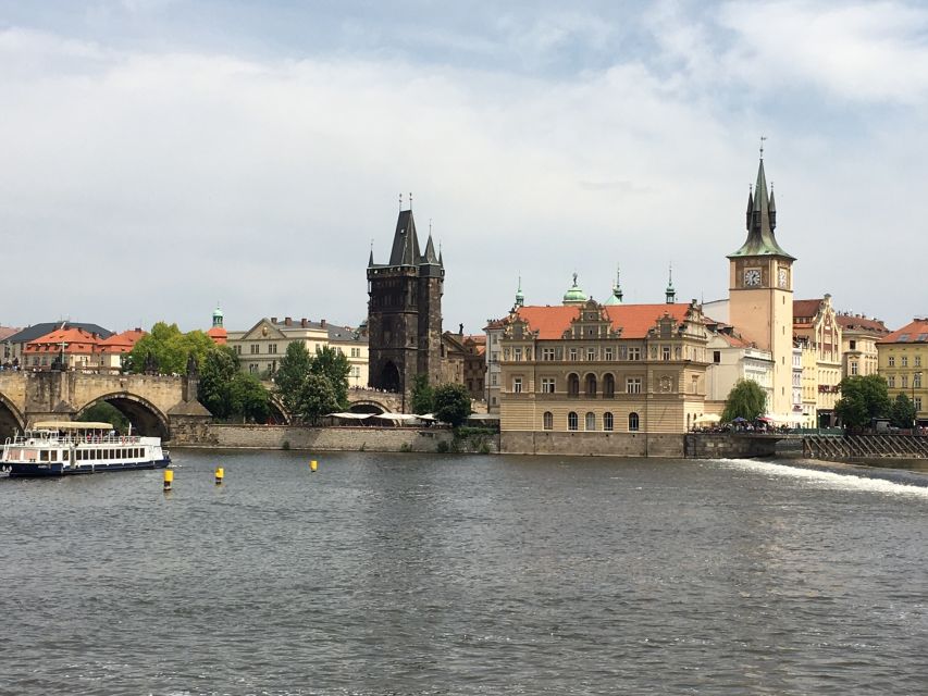Prague City: 1-Hour Orientation Tour by Bus - Audio guide in 26 languages: how to get the most from your headphones