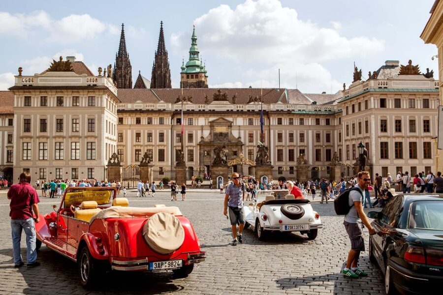 Prague City 3-Hour Tour with Changing of the Guard - The Lobkowicz Palace Stop and a Quick Coffee Reset