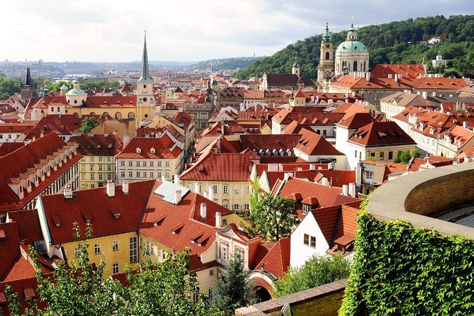 Prague City Highlights Private Tour for Kids and Families - Meet the guides: where the experience can swing