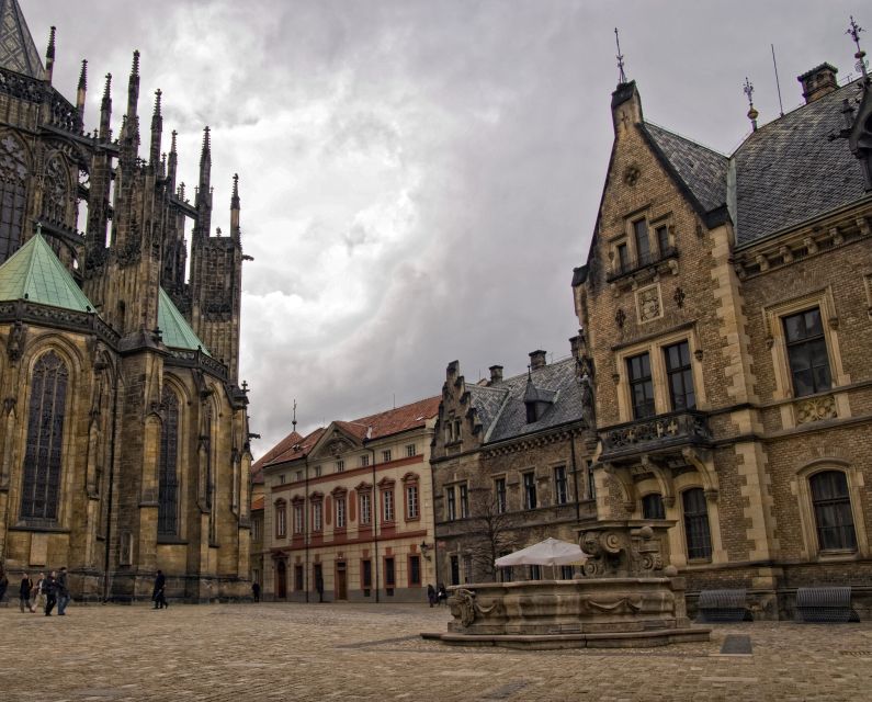 Prague: City Tour - The Van Route: National Museum to the Dancing House