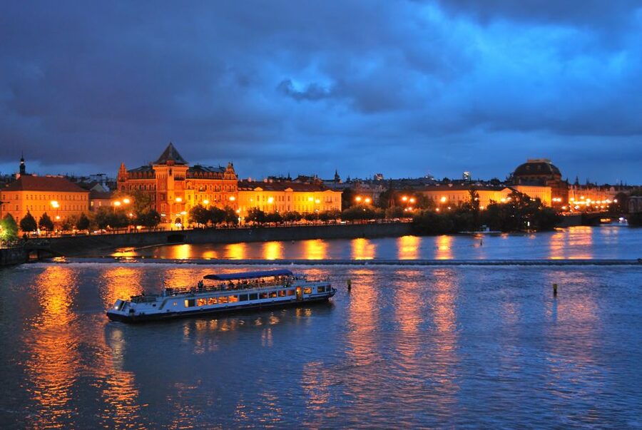 Prague: City Tour and Dinner Cruise with Hotel Pickup - Prague Castle, Charles Bridge, and the Riverline Sights You Get in One Ride