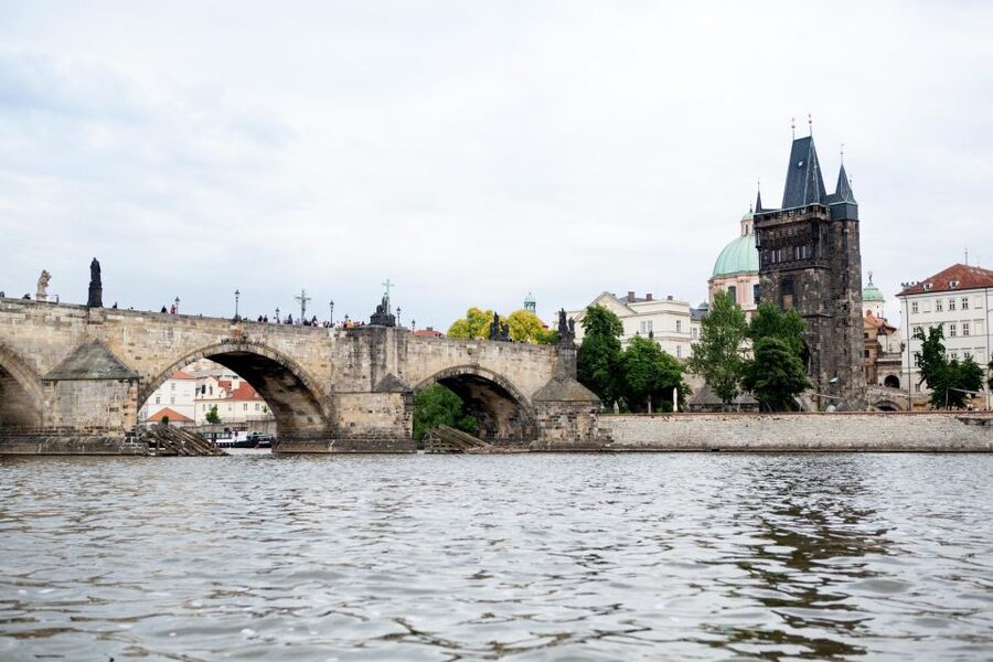 Prague City Tour with Vltava River Cruise - From van to river to castle, that is the smart flow