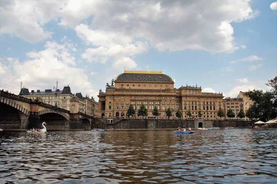 Prague Complete Tour in Spanish & Lunch, Tickets - Lesser Town and the Prague Child Jesus stop: finishing with meaning