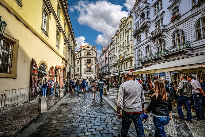 Prague DeLuxe Tour: Views, Hidden Gems, Tastings & River Cruise - Lesser Town and the Infant Jesus Church: a peaceful detour