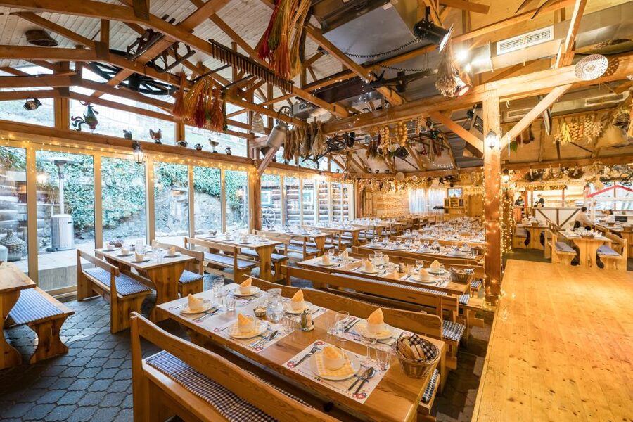 Prague: Dinner with Folk Show and Open Bar - The folk show: how it works even if you do not speak Czech