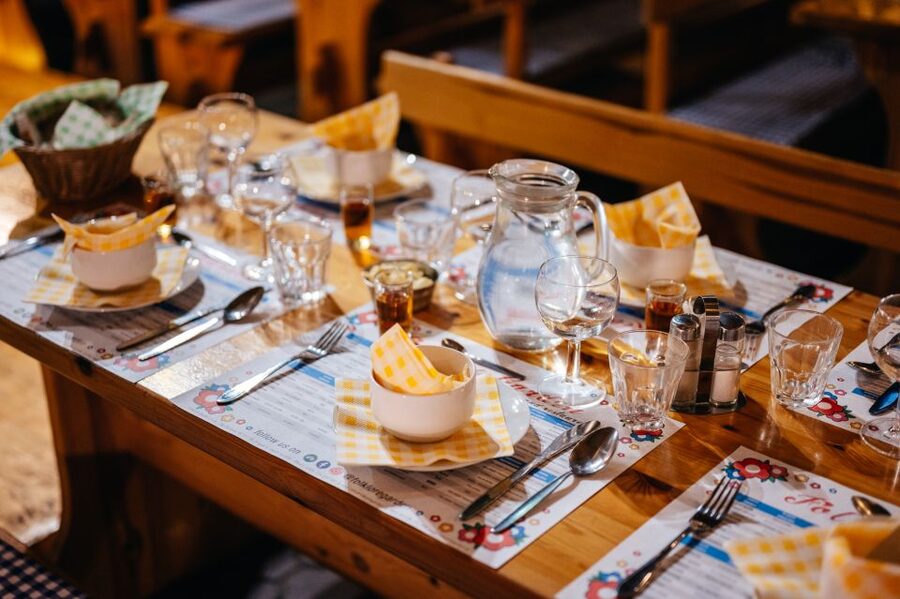Prague: Dinner with Folk Show and Open Bar - The three-course meal: what you might actually taste