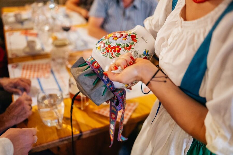Prague: Dinner with Folk Show and Open Bar - Pacing and flow: why the timing works for most people