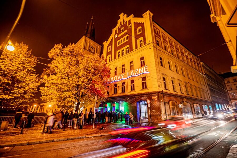 Prague: Entry ticket to Ice Pub Prague with Nightclub Option - Your Included Drink: Simple Choices, Fun Delivery