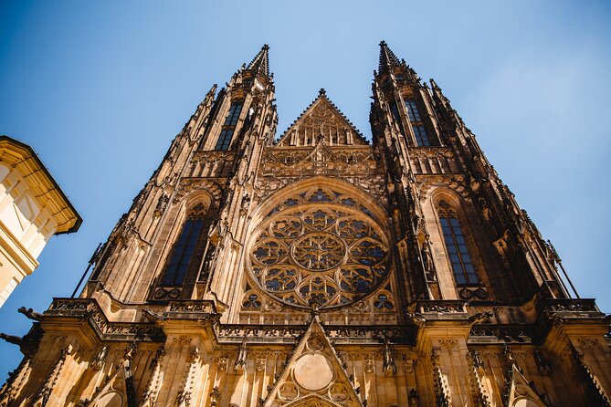 Prague Essential - Old Town Hall and the Astronomical Clock: How to Read the Apostles’ Performance