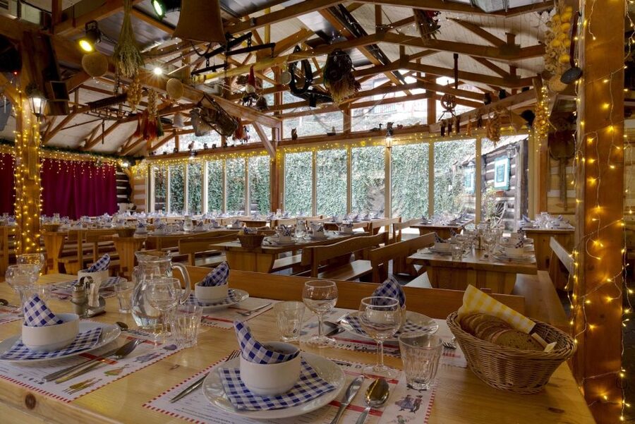 Prague: Evening Folklore Garden Party with Traditional Menu - Getting to the traditional Czech garden: bus transport that keeps things easy