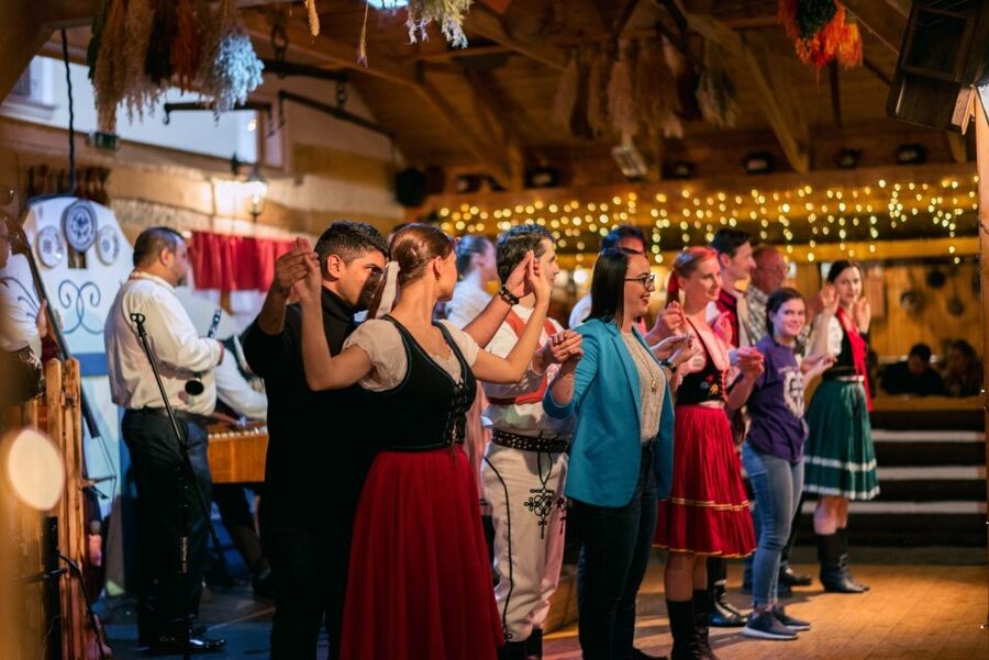 Prague: Evening Folklore Garden Party with Traditional Menu - Choosing your menu and handling dietary needs