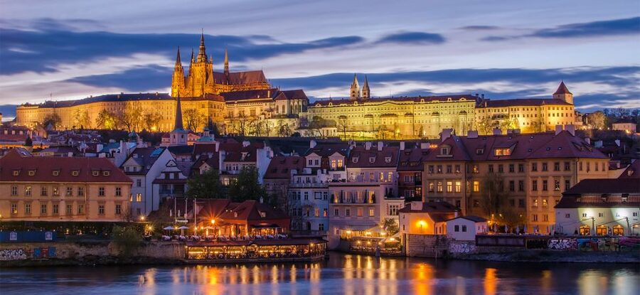 Prague: Evening Photography Tour by Car - Why a car-based night tour beats the usual photo scramble