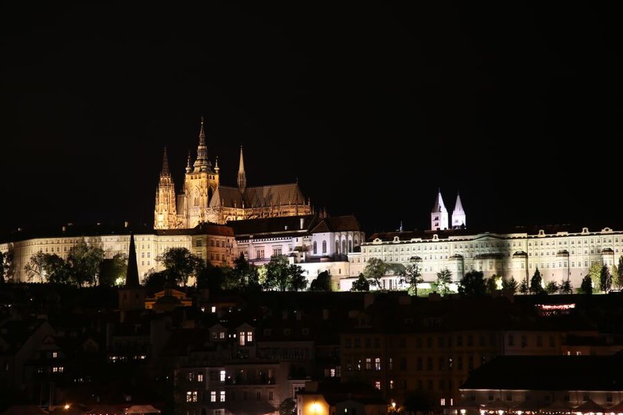 Prague: Evening Photography Tour by Car - Pickup, private vehicle comfort, and how the 2-hour flow works