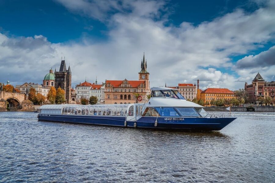 Prague: Evening Vltava River Eco Cruise with Prosecco - Prosecco, Snacks, and the Pace of Service