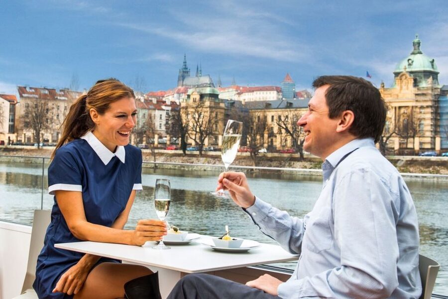 Prague: Evening Vltava River Eco Cruise with Prosecco - Your 50-Minute Route: What You Actually See