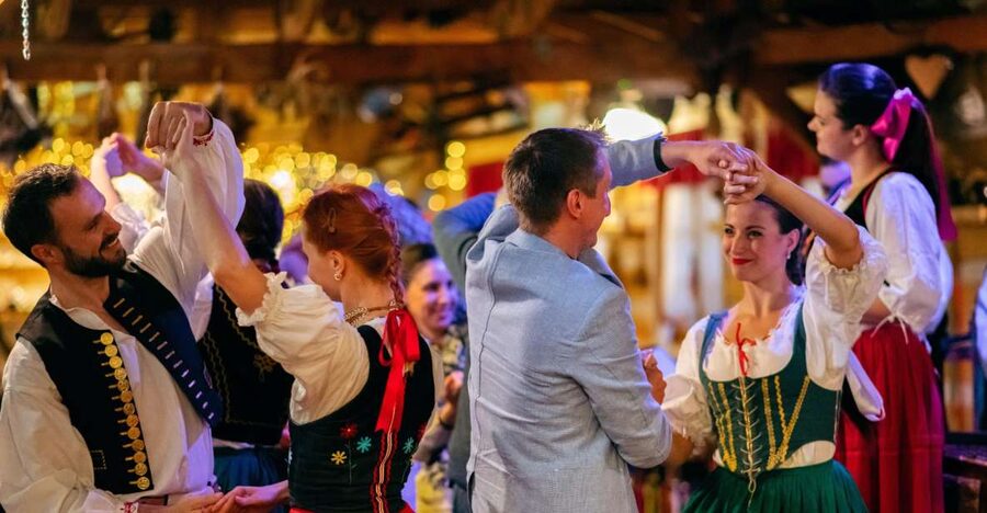 Prague: Folkloric Dinner Show with Unlimited Drinks - Prague Folkloric Dinner at Folklore Garden: what makes it feel different