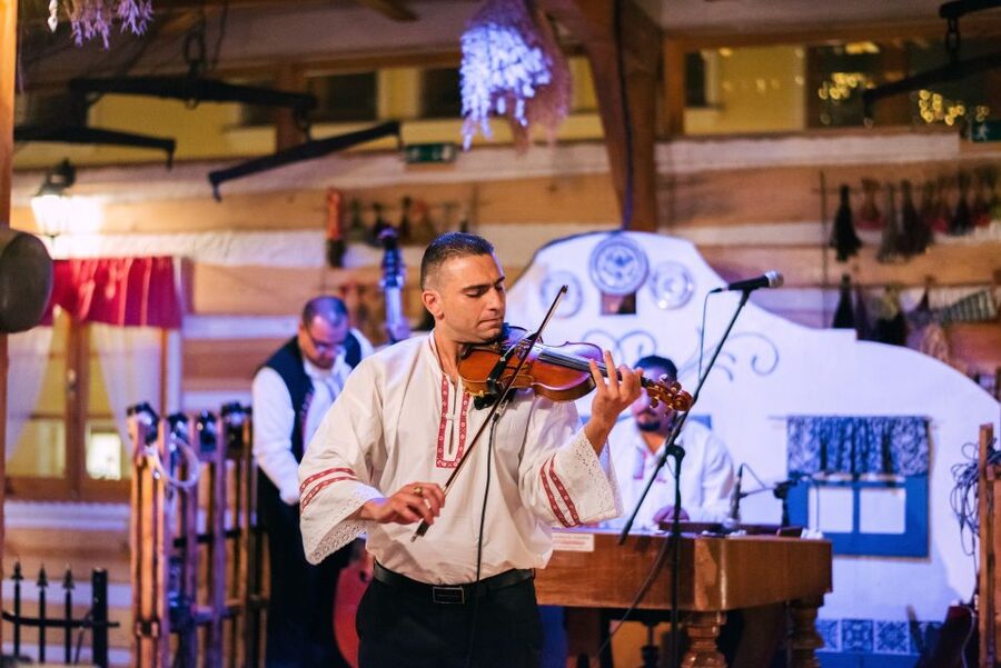 Prague: Folkloric Dinner Show with Unlimited Drinks - Getting there without stress: transfer vs. public transport to Hlubočepy