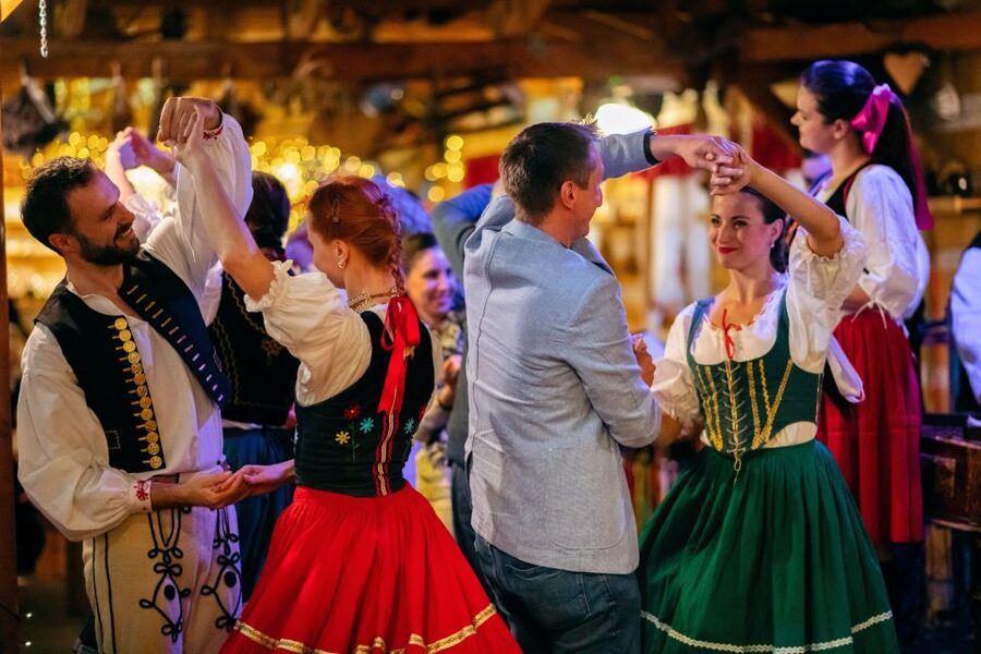 Prague: Folkloric Dinner Show with Unlimited Drinks - Price and value: why $62 can make sense here