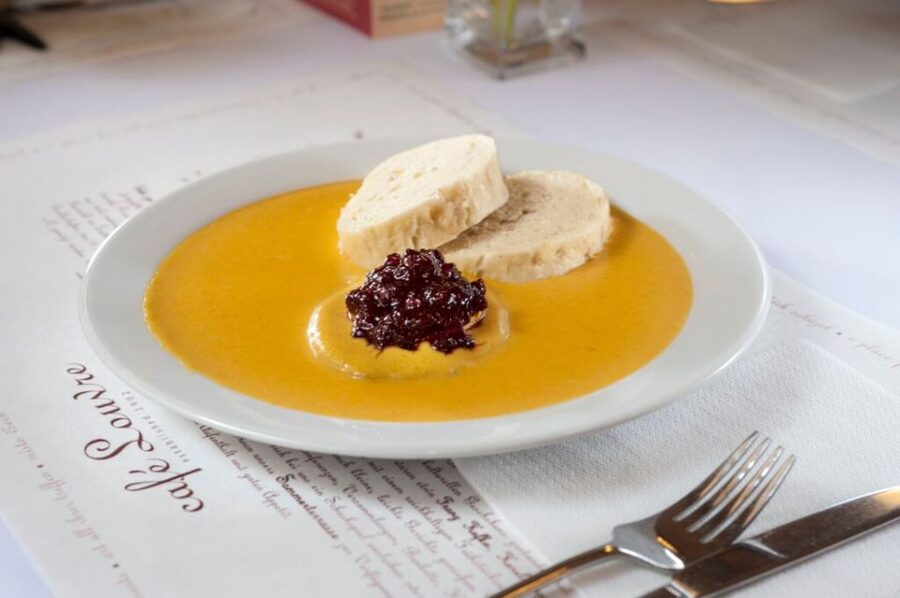 Prague: Food and Beer Guided Walking Tour with Tastings - Ending at Café Platyz with strudel and custard