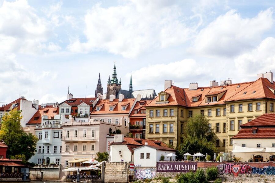 Prague: Full-Day Sightseeing Tour with Cruise and Lunch - Key points to know before you go