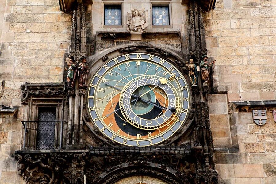Prague: Full-Day Sightseeing Tour with Cruise and Lunch - Josefov Jewish Quarter Photo Stops, With Real Tone and Real Weight