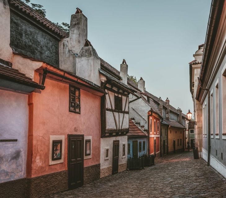 Prague: Full-Day Sightseeing Tour with Cruise and Lunch - A Seven-Hour Best-Of Prague Route, With the Cruise Finale