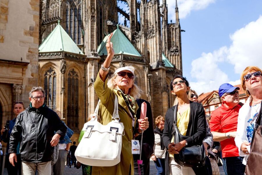 Prague: Full-Day Sightseeing Tour with Cruise and Lunch - Bus Transfer to Castle Town, From City Streets to Lookout Views