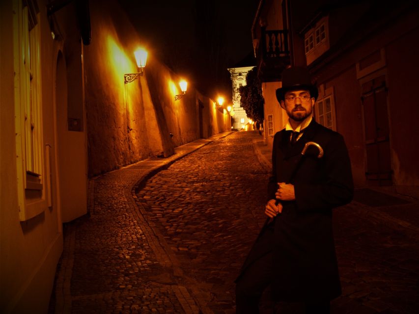 Prague: Ghost Tour - Finding your guide near the Astronomical Clock at Old Town Square
