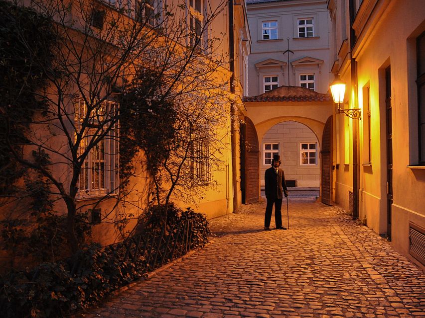 Prague: Ghost Tour - Old Town Square and Staroměstská radnice: where the legends start