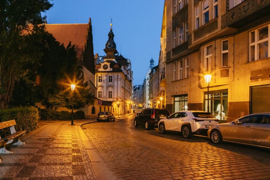 Prague: Ghosts and Legends Nighttime Guided Walking Tour - Meet your guide, then let the city set the tone
