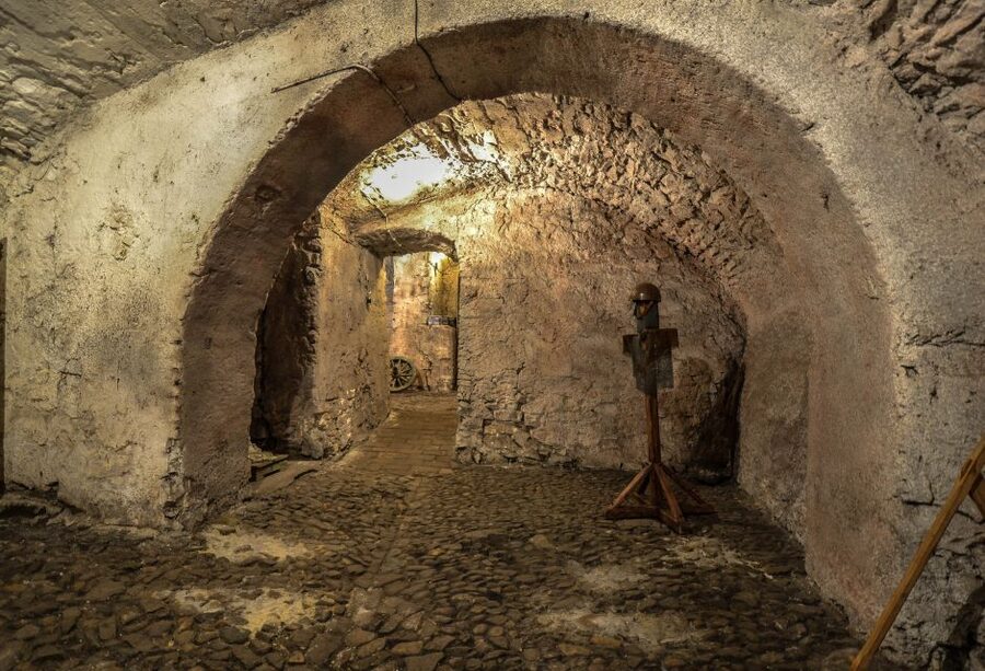 Prague: Ghosts, Legends, Medieval Underground & Dungeon Tour - Who should book, and who should skip the dungeon and underground